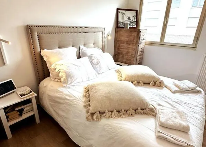 Beach, Front De & Garage *