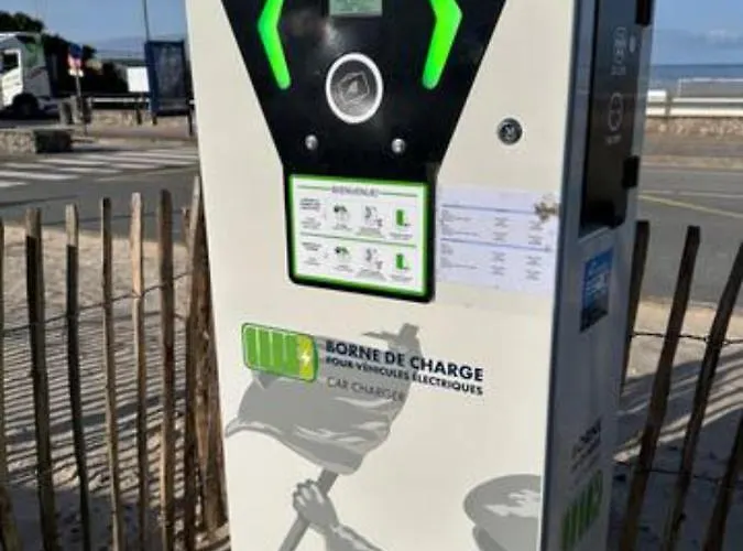 Beach, Front De & Garage *